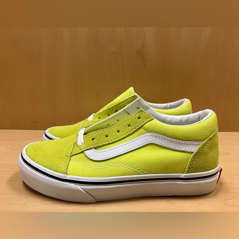 Vans - Picture 2 of 6